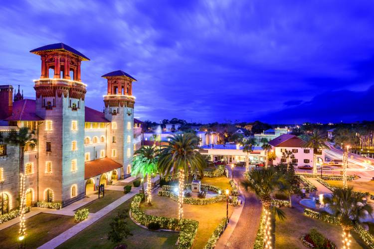 Casa Blanca Tini Martini Bar in St. Augustine during the Nights of Lights